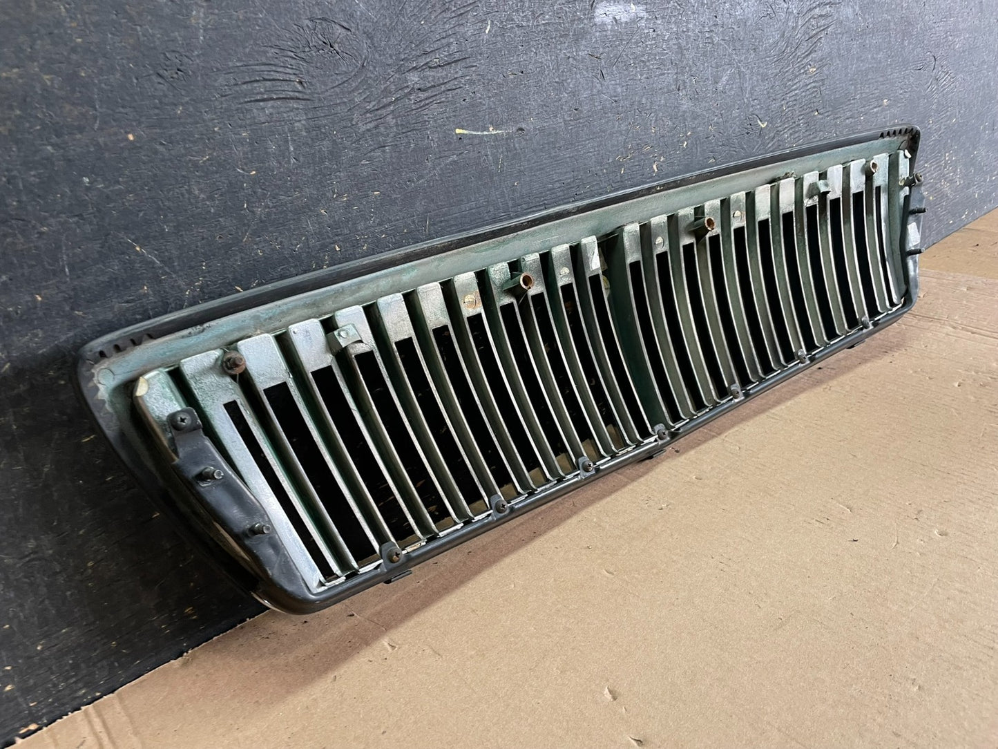 2002 to 2005 Hyundai XG350 Front Upper Grill Grille W/Emblem AA19465
