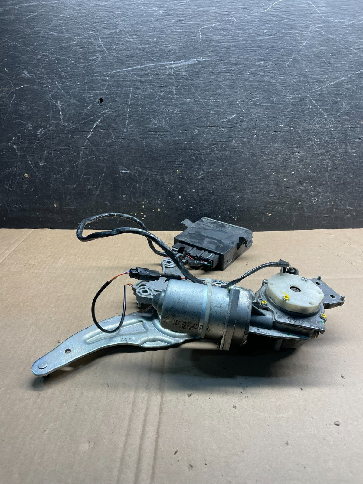 2007 2008 GMC Acadia Enclave Escalade Suburban Liftgate Door Module Motor T72005