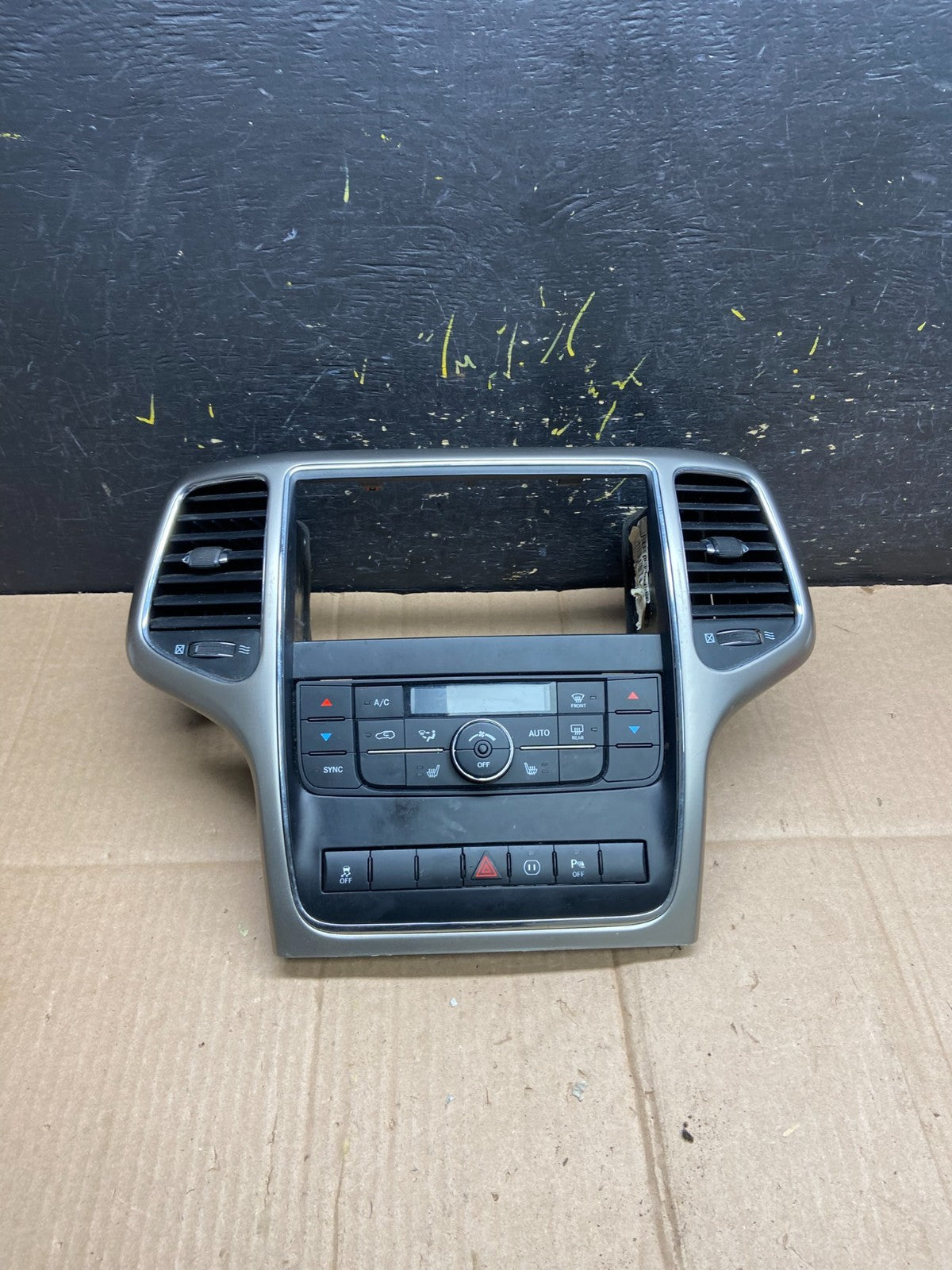 2011-2013 Jeep Grand Cherokee Center Radio Climate Control Bezel Vent AA4838  DG0
