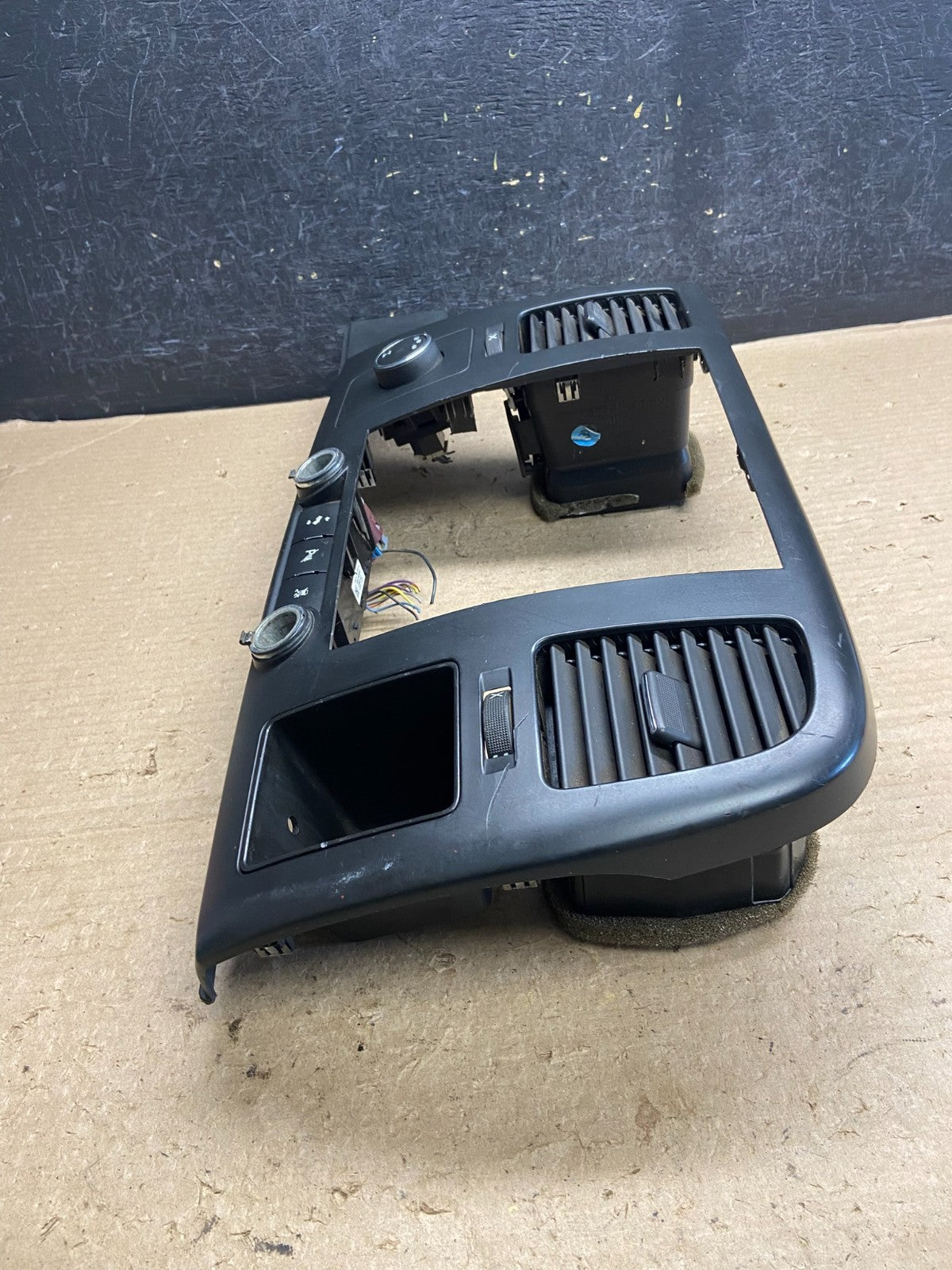 2007 to 2014 Silverado Sierra Center Console Radio Bezel Air Vents AH5451 DG2