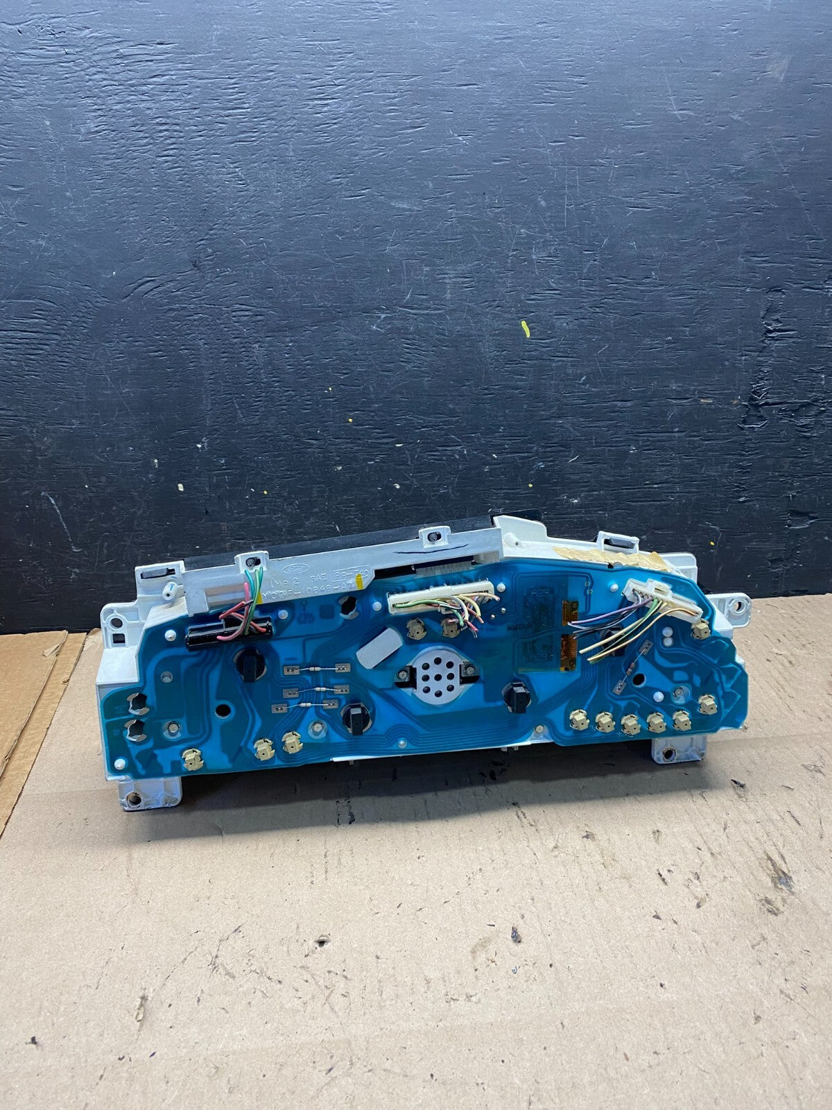 2001 to 2002 Ford Econoline E250 E350 Van Speedometer Instrument Cluster L1651 D4