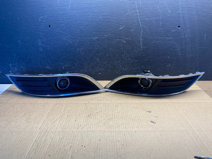 2013 to 2016 Lincoln MKT Left+Right Set Front Fog Light Bezel AD5040 DG0
