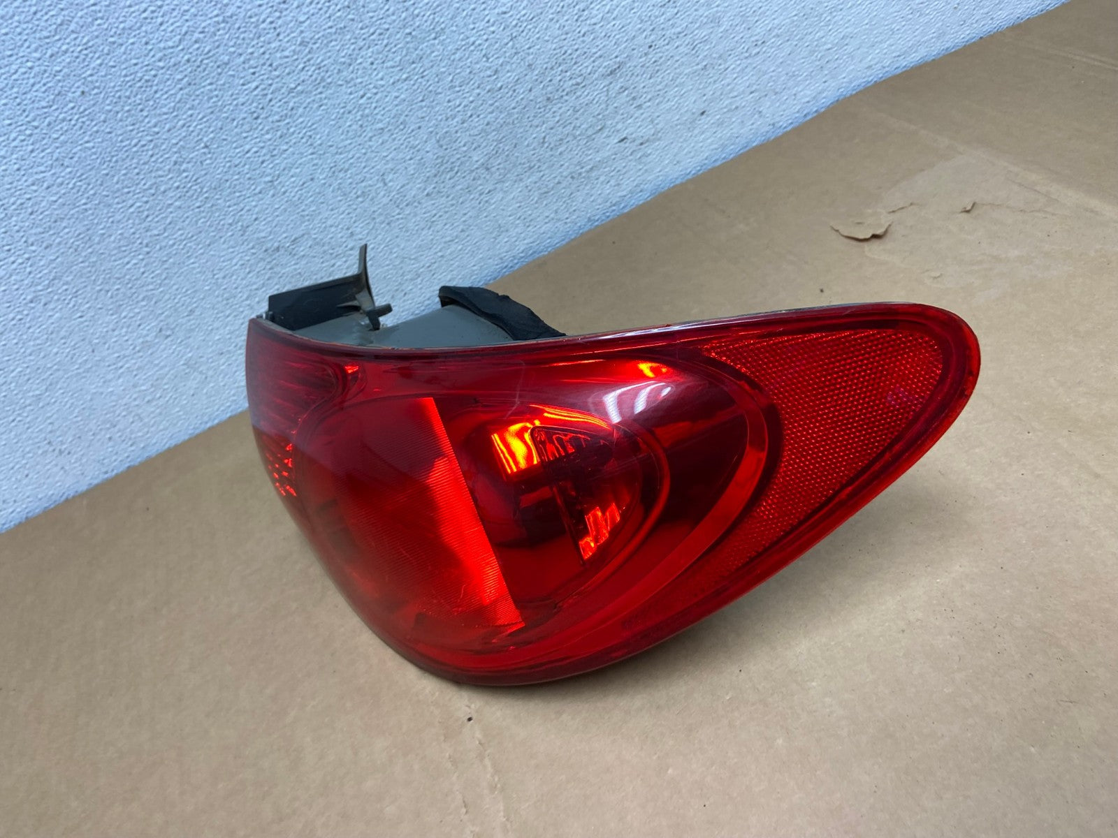 2007 to 2010 Hyundai Elantra Sedan Right Passenger Side Tail Light AC8345 LK1