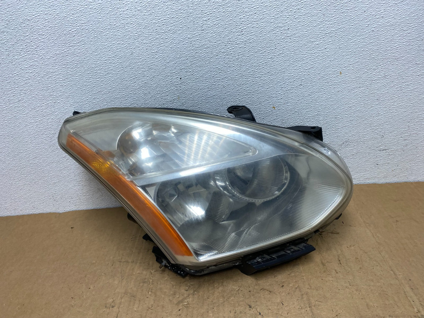 2009-2013 Nissan Rogue Right Passenger Xenon HID Headlight AD1357 DW0