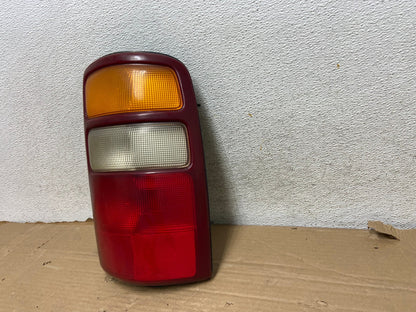 2000 - 2006 Chevrolet Suburban Tahoe Yukon Right Passenger Tail Light AG8171 LK2