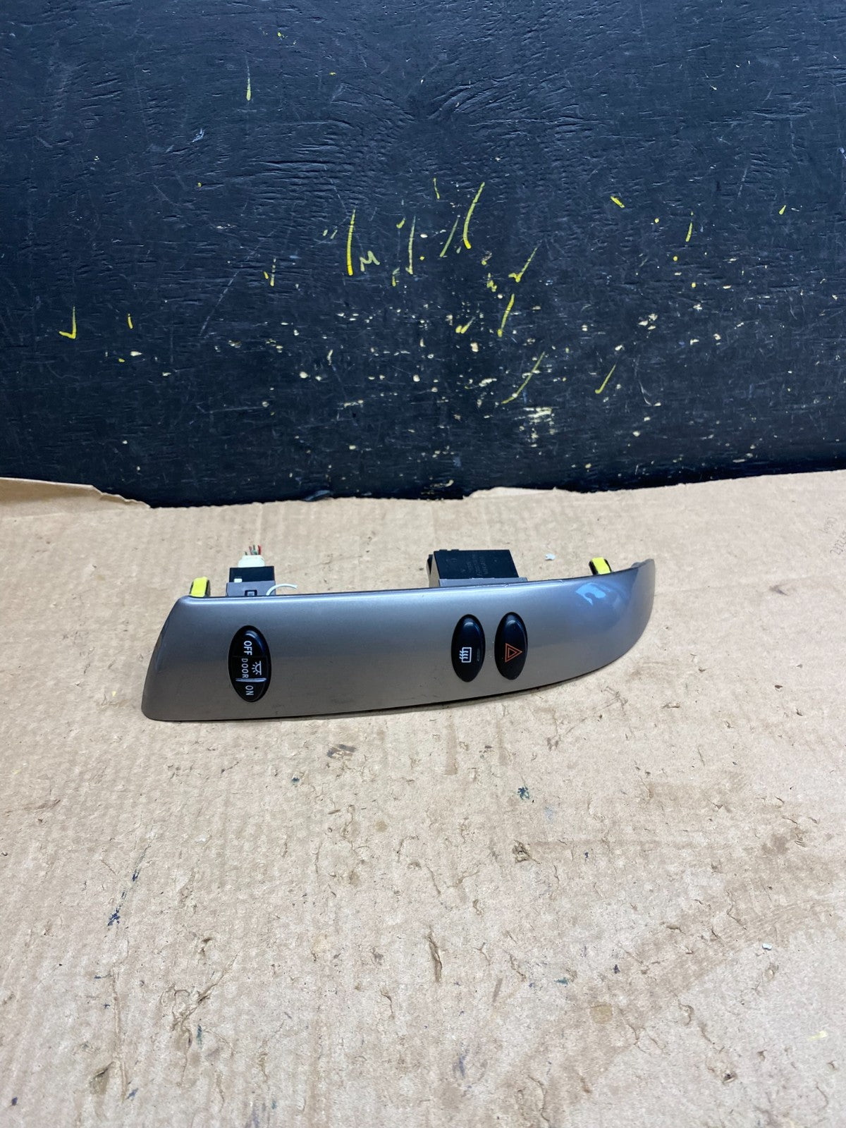 2004 to 2010 Toyota Sienna Left Side Climate Switches Bezel Trim OEM Z1889 DG0