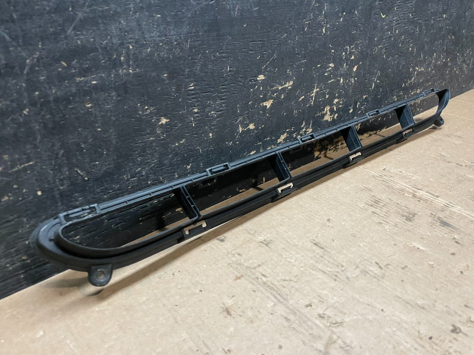 2014 to 2015 Kia Sorento Front Bumper Lower Center Grill Z59994