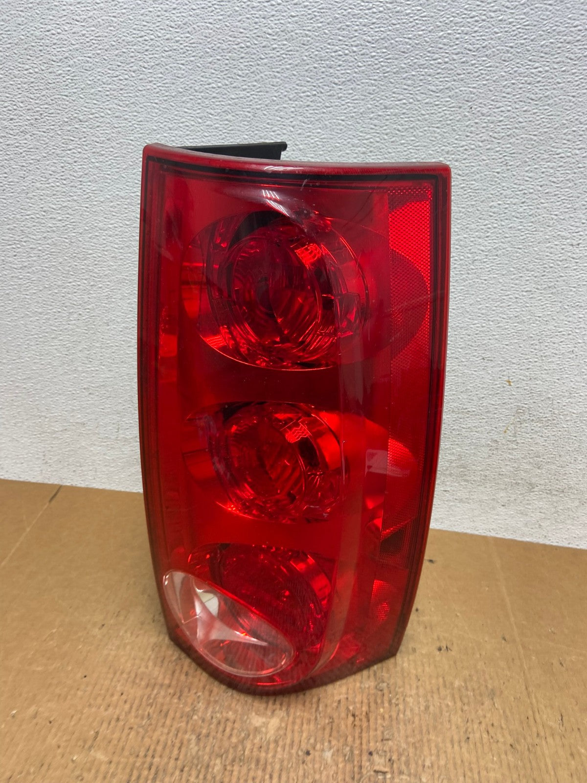 2007 to 2011 GMC Yukon Right Passenger RH Side Tail Light AE2727 LK0