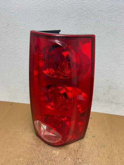 2007 to 2011 GMC Yukon Right Passenger RH Side Tail Light AE2727 LK0
