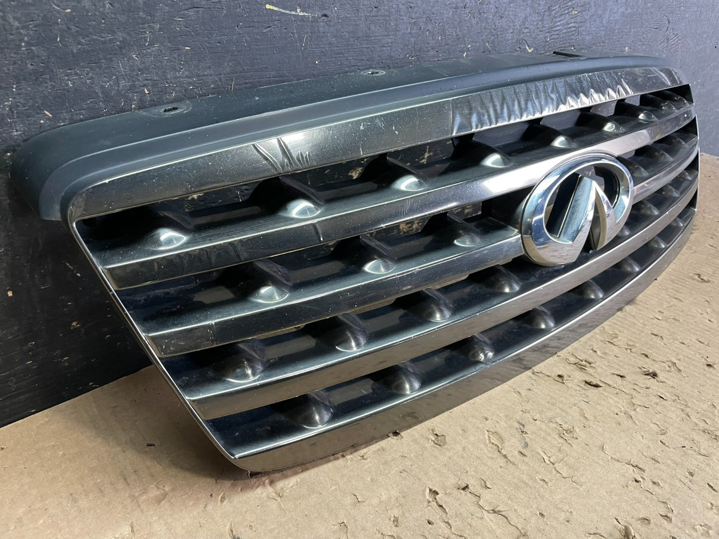 2006 2007 2008 Infiniti Fx35 Front Upper Grill Grille W/ Emblem OEM Z5635 DG1