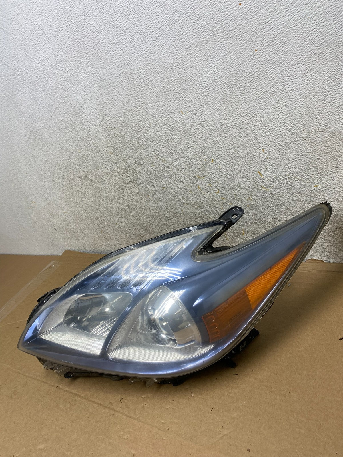 2010 - 2011 Toyota Prius Left Driver LH Blue Halogen Headlight AH8199 DW1