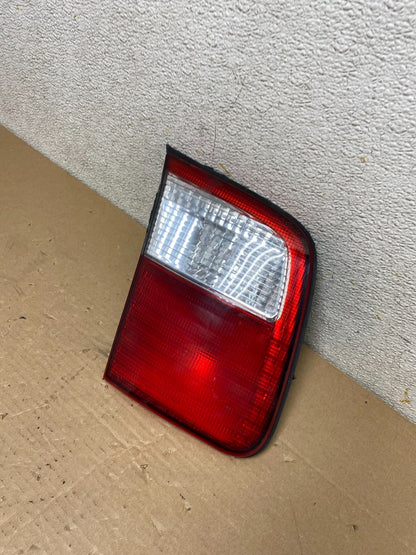 2001 2002 Subaru Forester Left Driver Inner Lid Mounted Tail Light Oem R0572 DW1