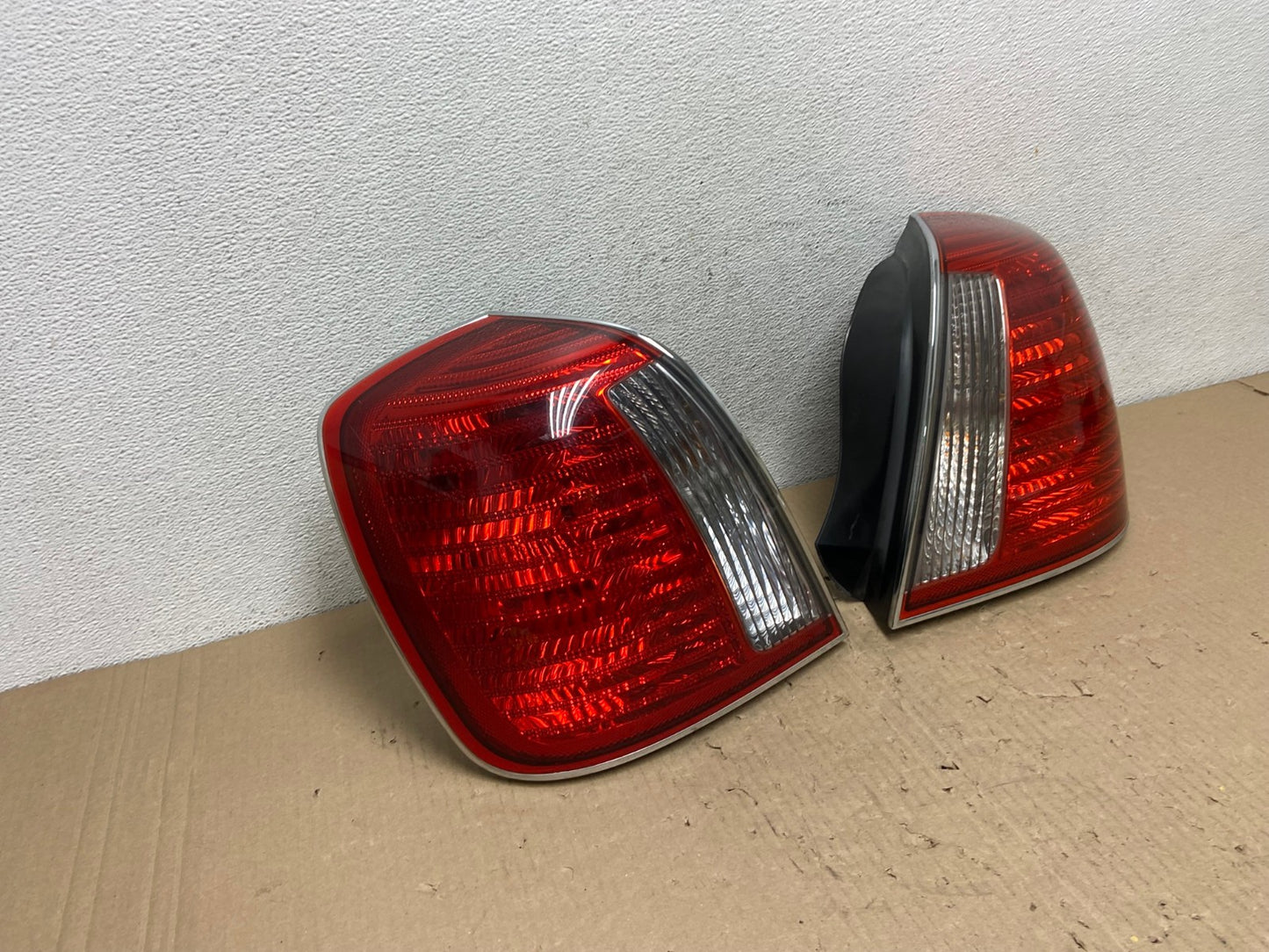 2004 2005 Hyundai XG350 XG Left+Right Tail Lights AE9741 LK2