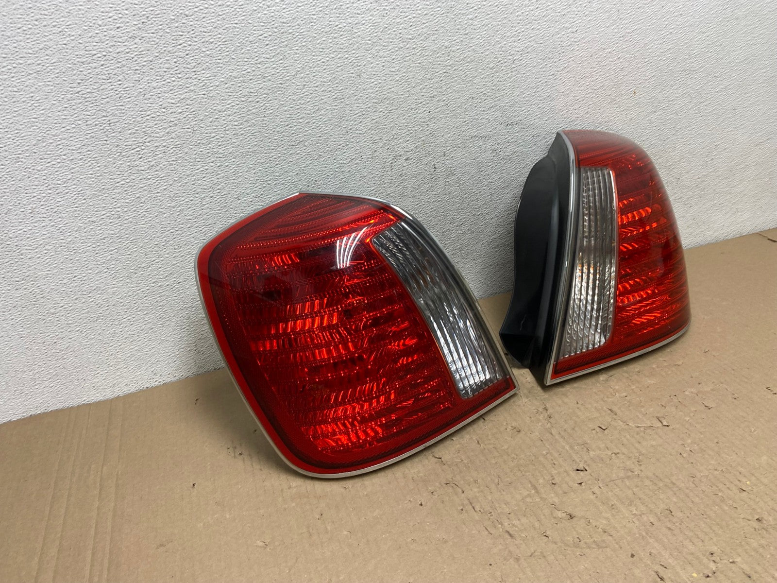 2004 2005 Hyundai XG350 XG Left+Right Tail Lights AE9741 LK2