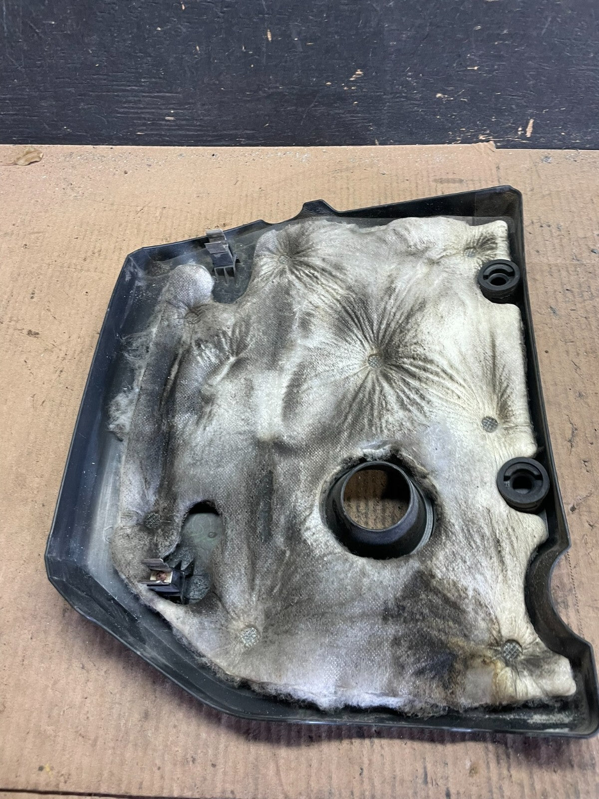2004 to 2009 Mazda 3 DOHC 16 VALVE Engine Shield Top Cover M8847 PS7