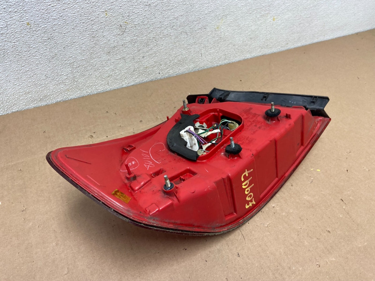 2003 to 2004 Infiniti G35 Right Passenger Rh Side Tail Light E09975