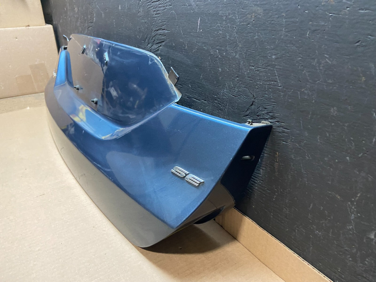 2013 to 2016 Ford Fusion Trunk Tail Gate Panel Molding License Trim OEM E8427 DG1