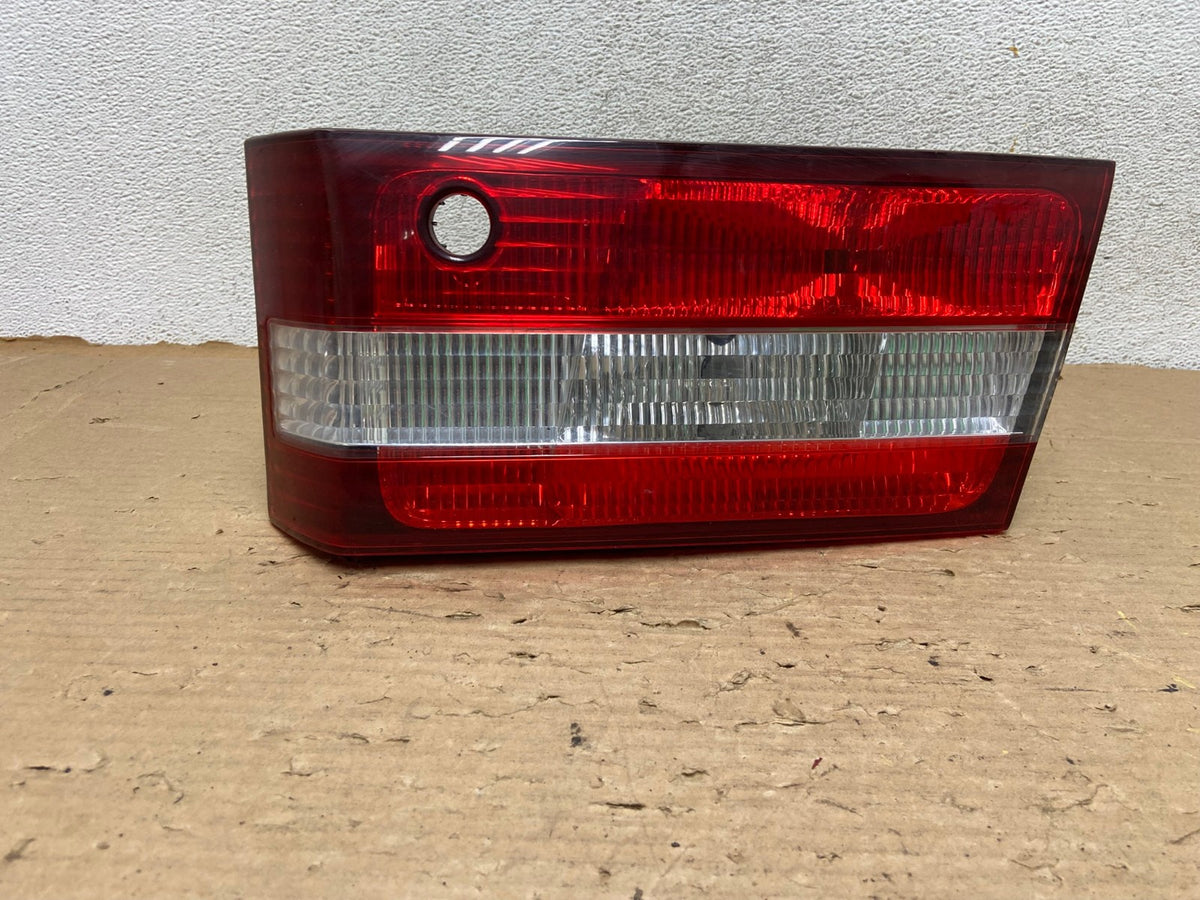 2000 2001 Lexus ES300 Inner Right Passenger RH Side Tail Light AG8335 LK0