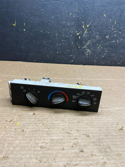 2001 - 2007 GMC Chevrolet Express 1500 Climate Control A/C W1788 DG0
