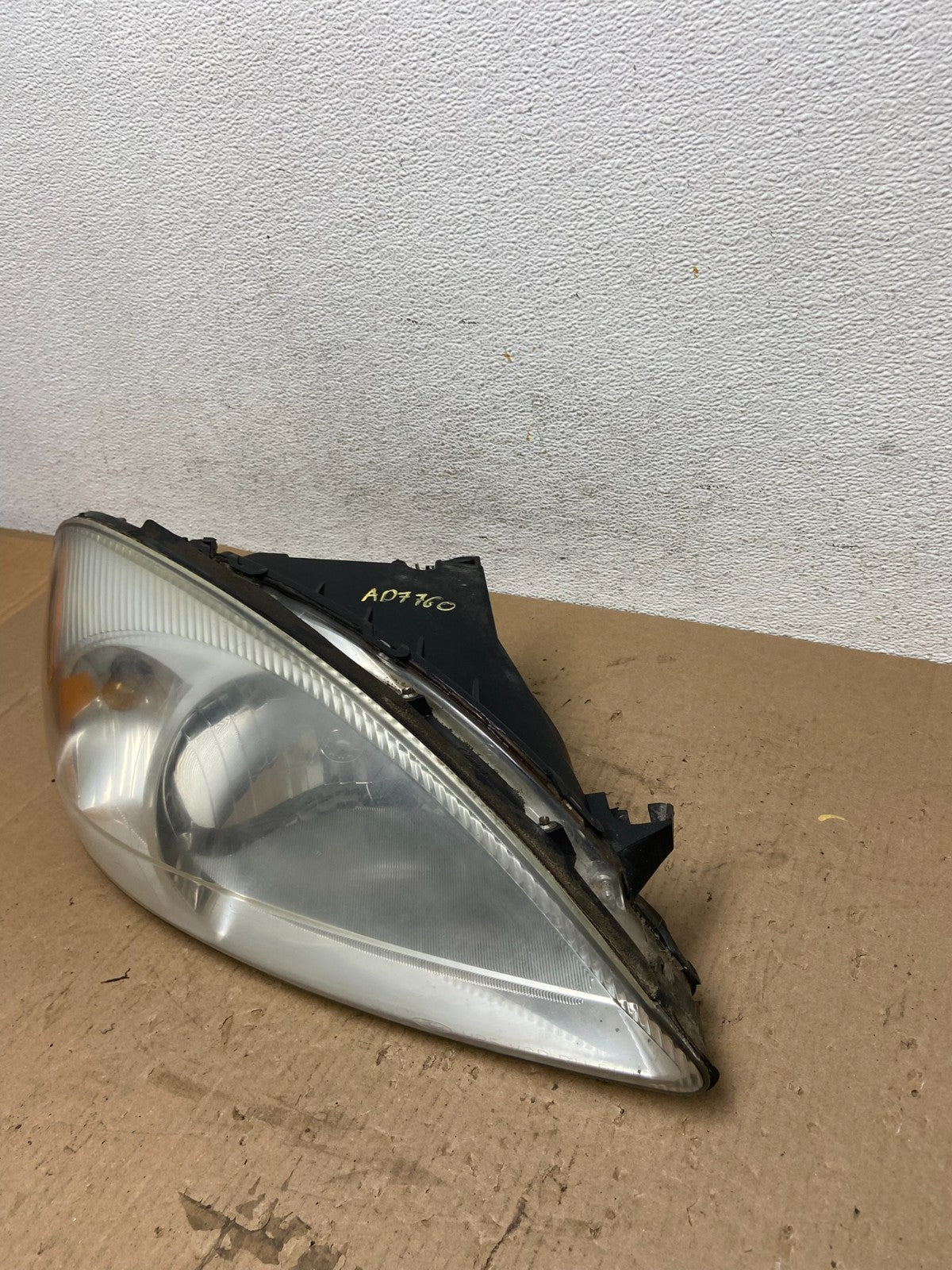 2000 to 2007 Ford Taurus Right Passenger RH Side Halogen Headlight AD7760 DW1