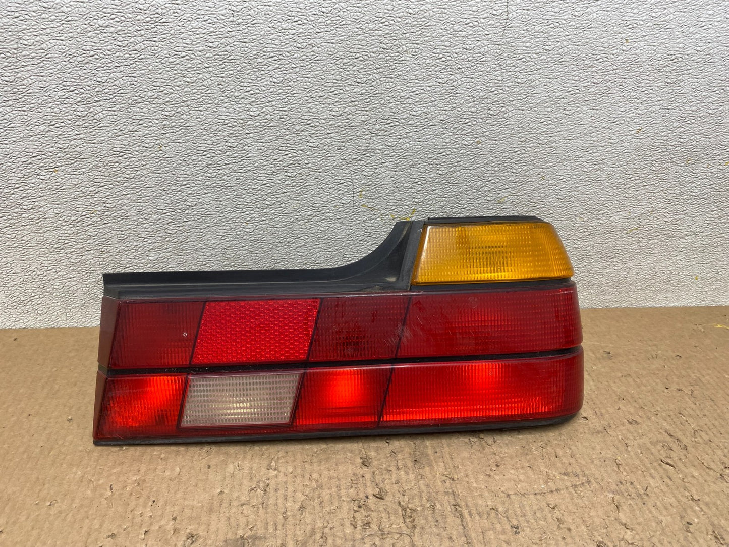 1988 to 1994 Bmw E32 735i 740i  Right Passenger Rh Side Tail Light W7493 DG0