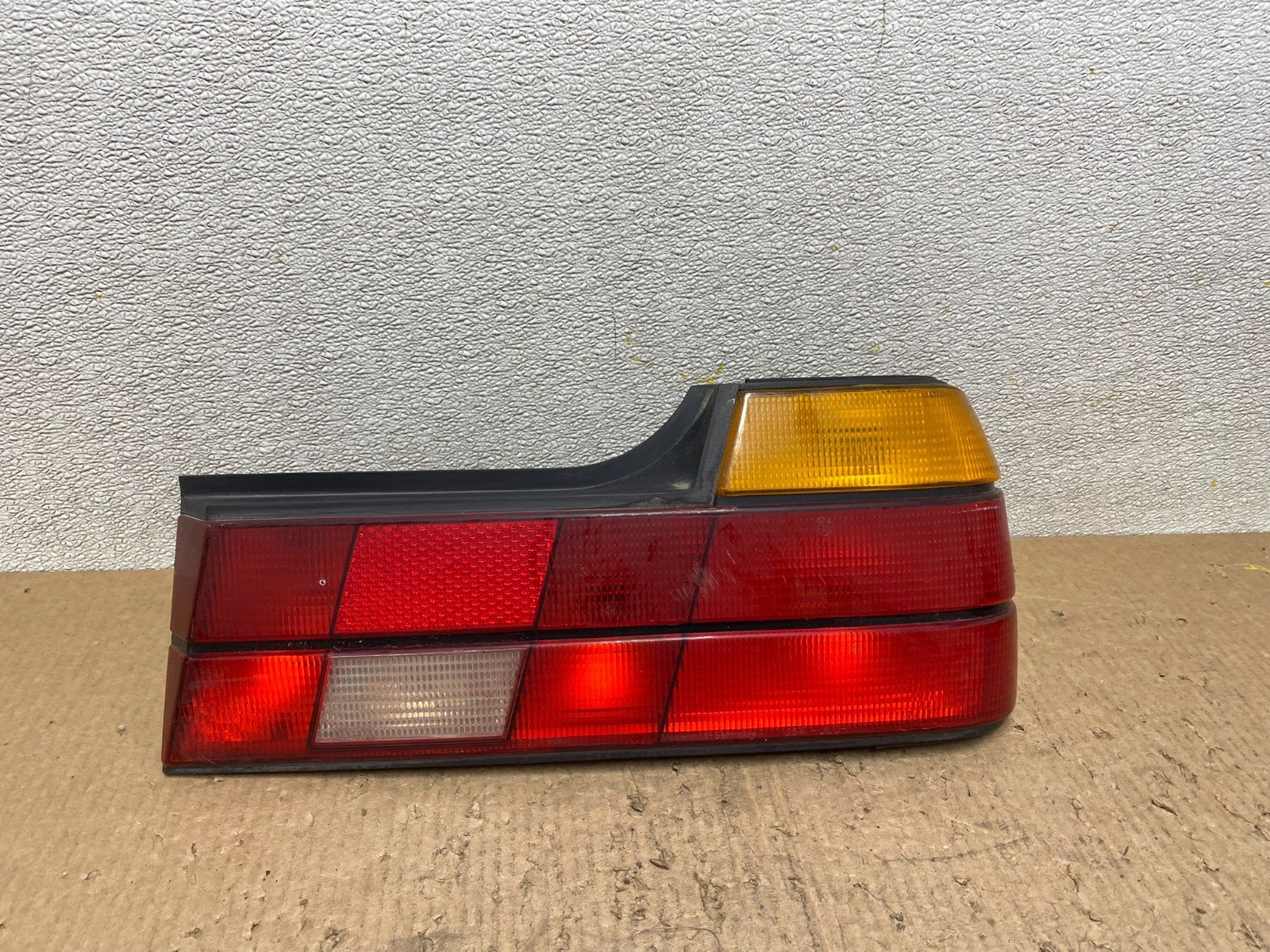 1988 to 1994 Bmw E32 735i 740i  Right Passenger Rh Side Tail Light W7493 DG0