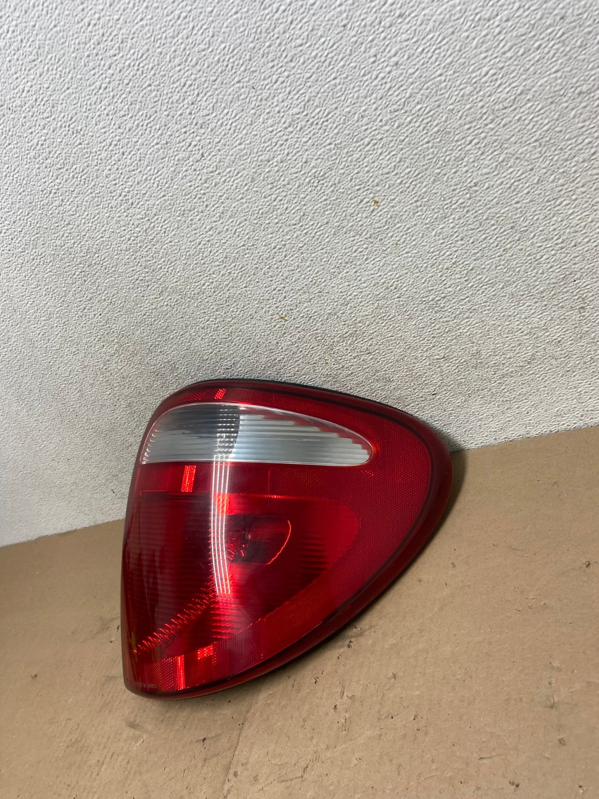 2004 - 2007 Dodge Grand Caravan Right Passenger Side Tail Light AG4771 LK1