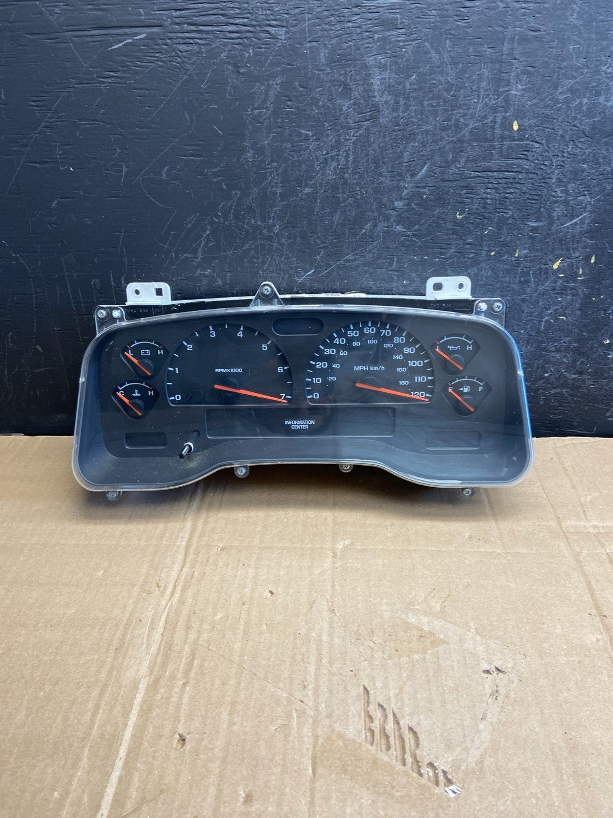 2001 2002 2003 Dodge Durango Speedometer Instrument Cluster Gauge AD70770