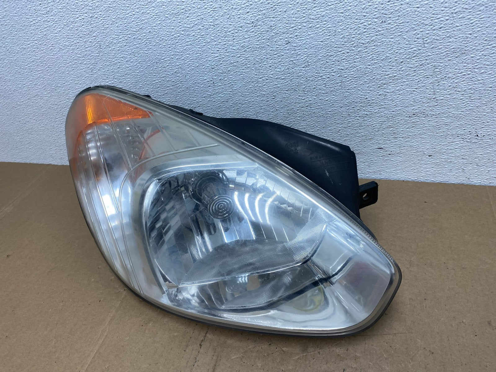 2006 to 2011 Hyundai Accent Sedan Right Passenger Halogen Headlight AC5649 DW1