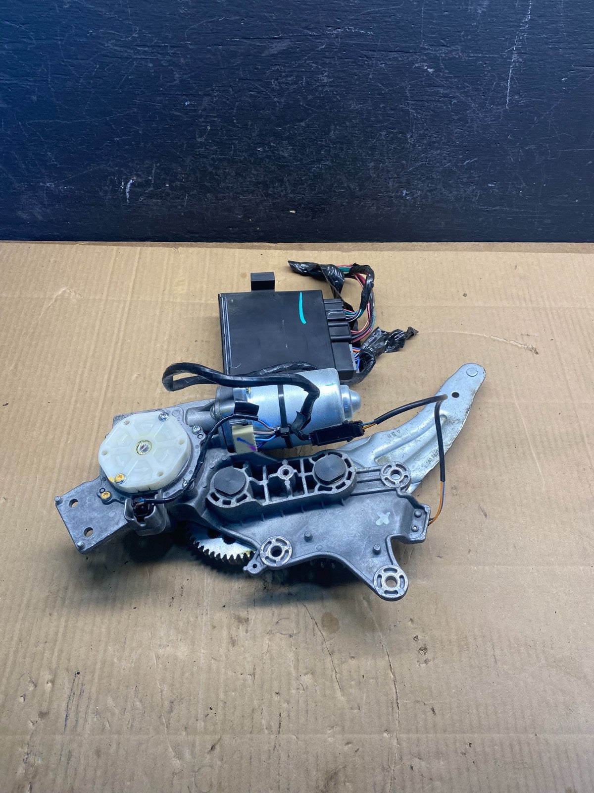 2008-2017 GMC Acadia Enclave Tailgate Back Door Rear Wiper Motor Wiper AD4907 DG0