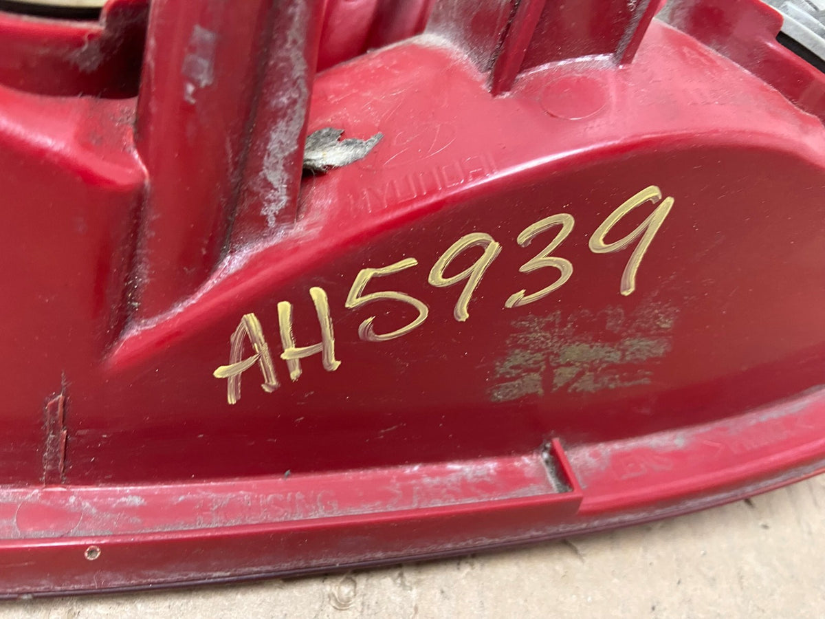 2001-2003 Sedan Hyundai Elantra Left Driver Lh Side Tail Light AH5939 LK7