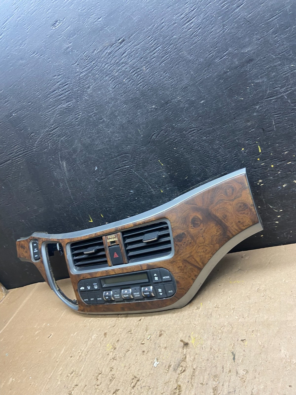 2005 to 2010 Honda Odyssey Radio Climate Control Dash Trim Bezel T8837 DG2