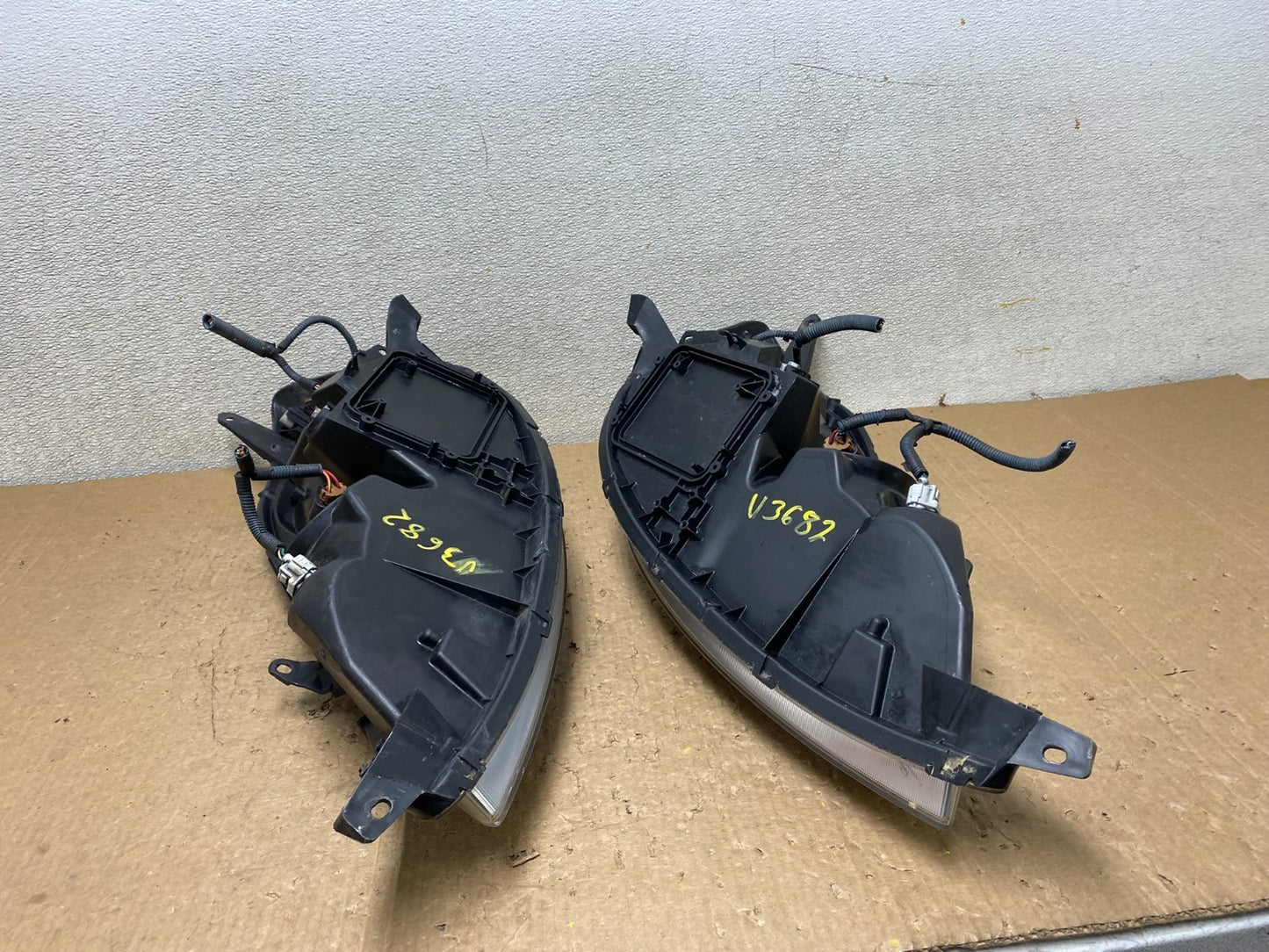 2006 to 2010 Toyota Sienna Left+Right Side Set Headlights Halogen V3682 DW14
