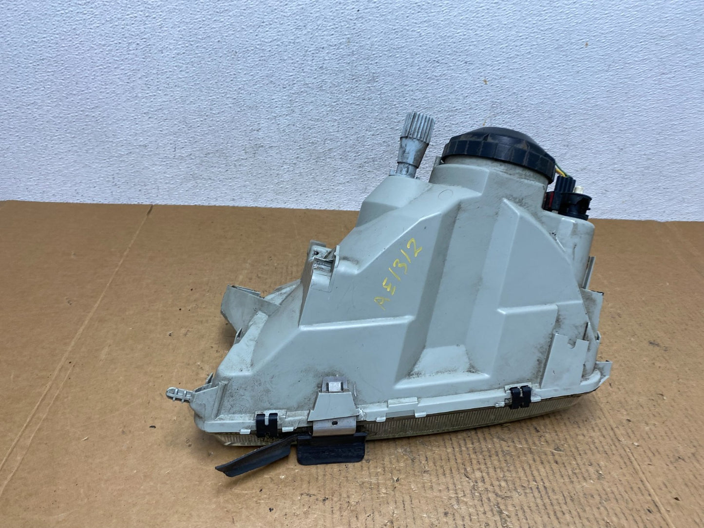 1999 - 2003 Saab 9-3 Front Right Passenger Side Headlight AE1312 DW7