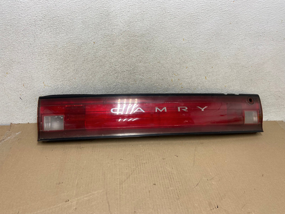 1992 1993 1994 Toyota Camry Center Trunk Rear Tail Light AH6710 LK0