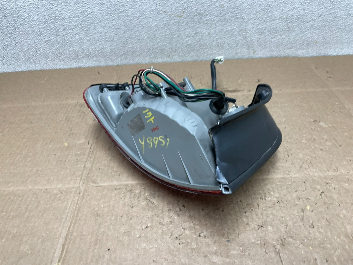 2001 2002 2003 2004 Hyundai Santa Fe Right Passenger Rh Side Tail Light Y8951 DW4