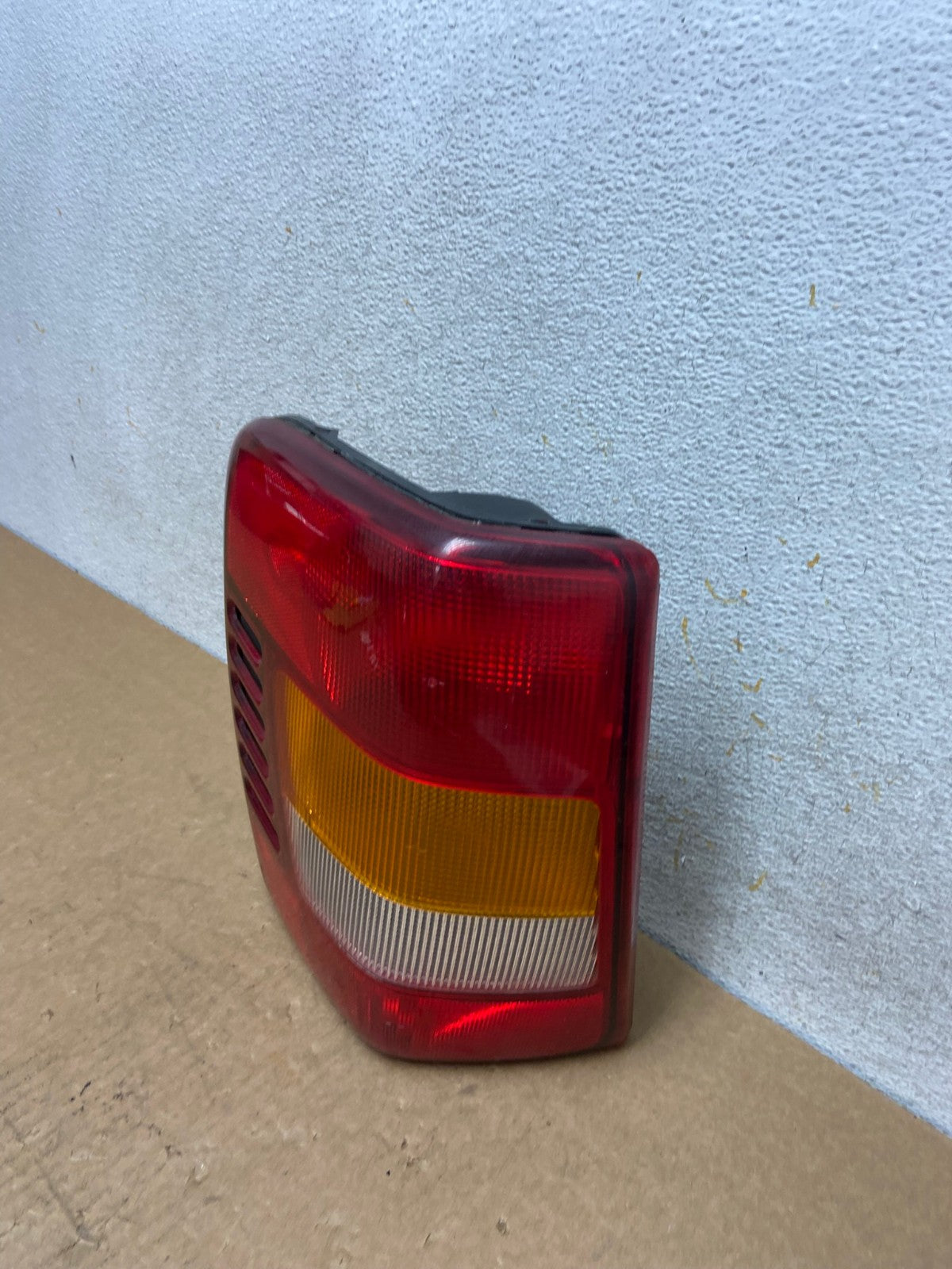1999 - 2004 Jeep Grand Cherokee WJ Left Driver Lh Tail Light AI3356 LK1