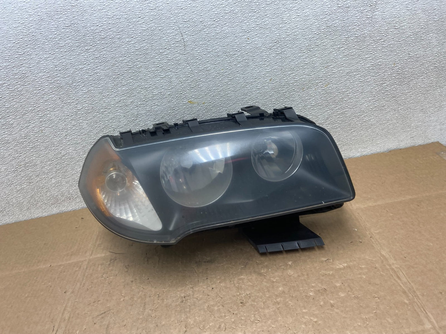2004 to 2006 Bmw X3 Right Passenger Rh Halogen Headlight OEM Y8804 DW0