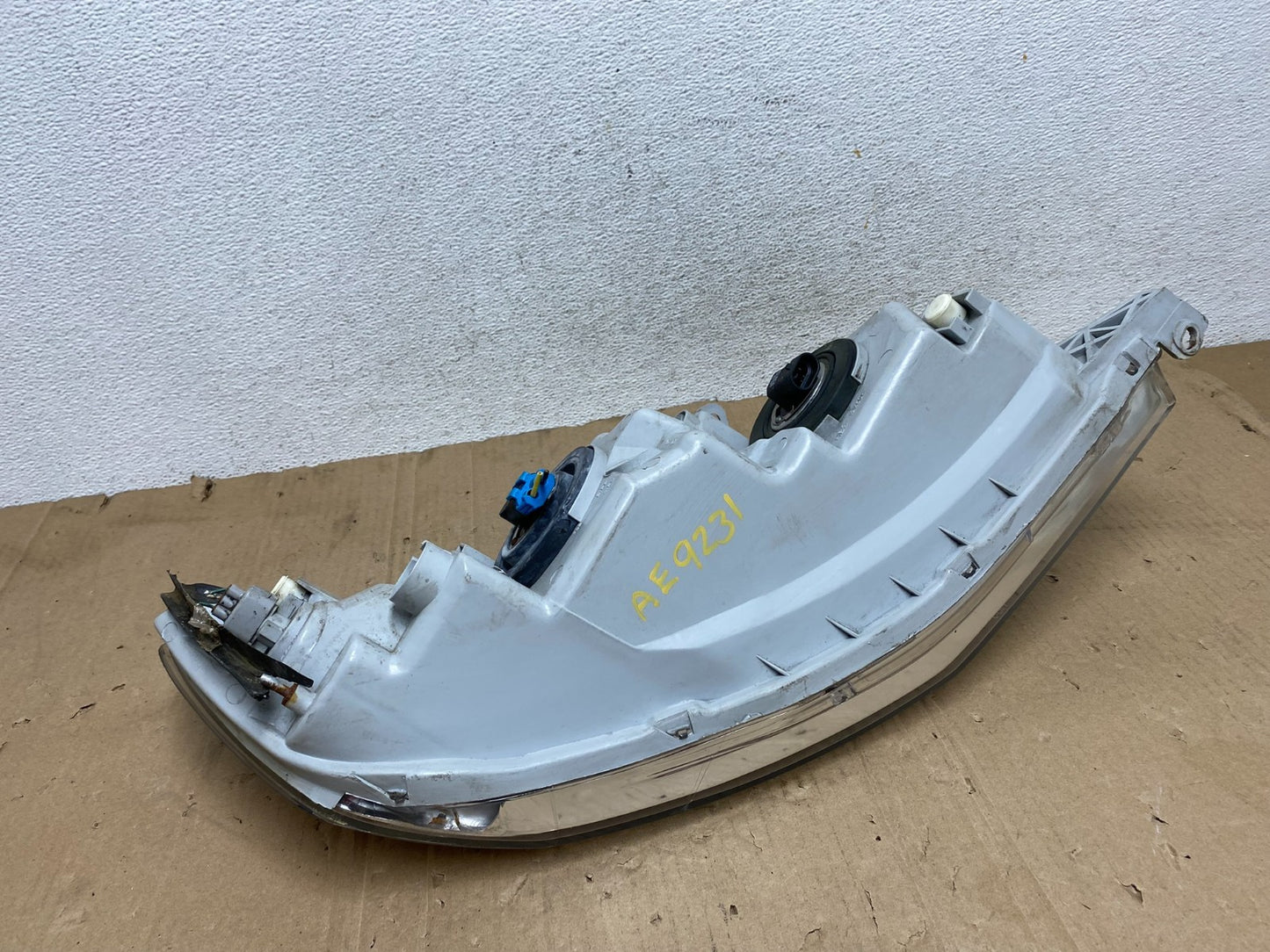 2000 to 2004 Toyota Avalon Halogen Left Driver LH Headlight AE9231 DW6