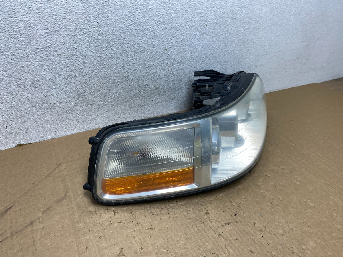 2005 to 2011 Lincoln Town Car Right Passenger Rh Side Headlight AG1156 DW2