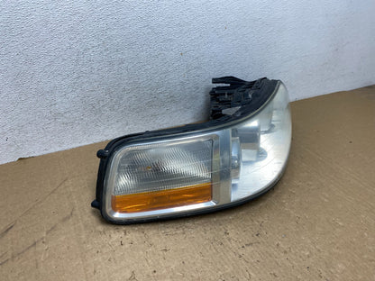2005 to 2011 Lincoln Town Car Right Passenger Rh Side Headlight AG1156 DW2