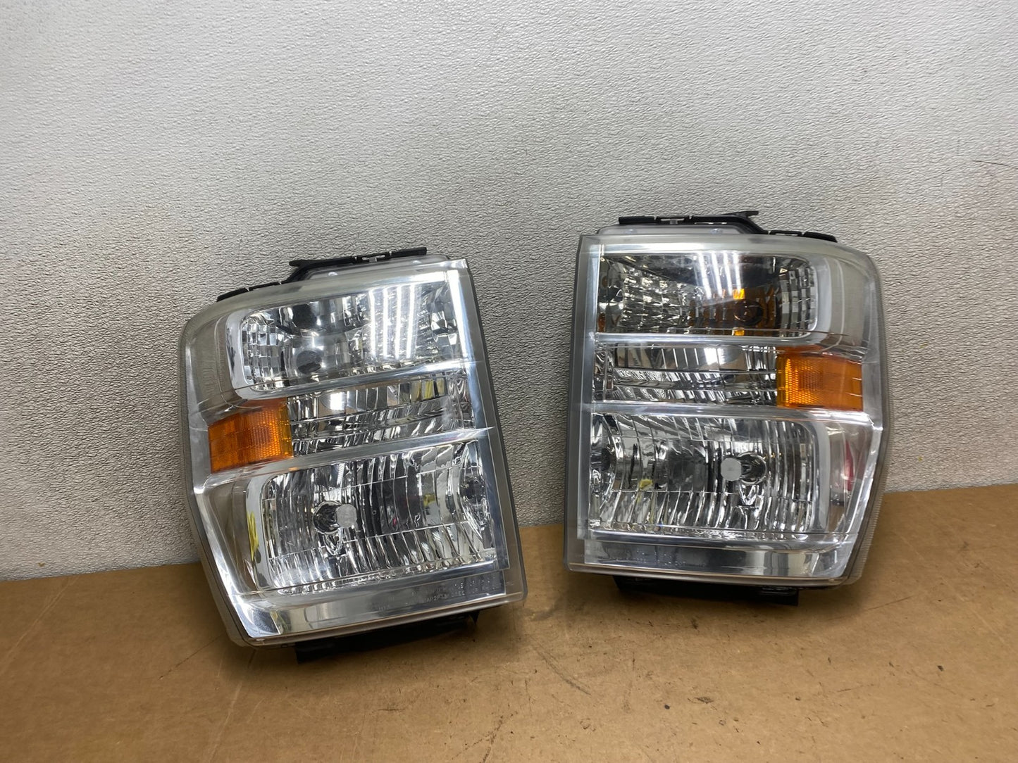 2008-2014 Ford Econoline E150 E250 E350 Left+Right Headlights X4927 DW0