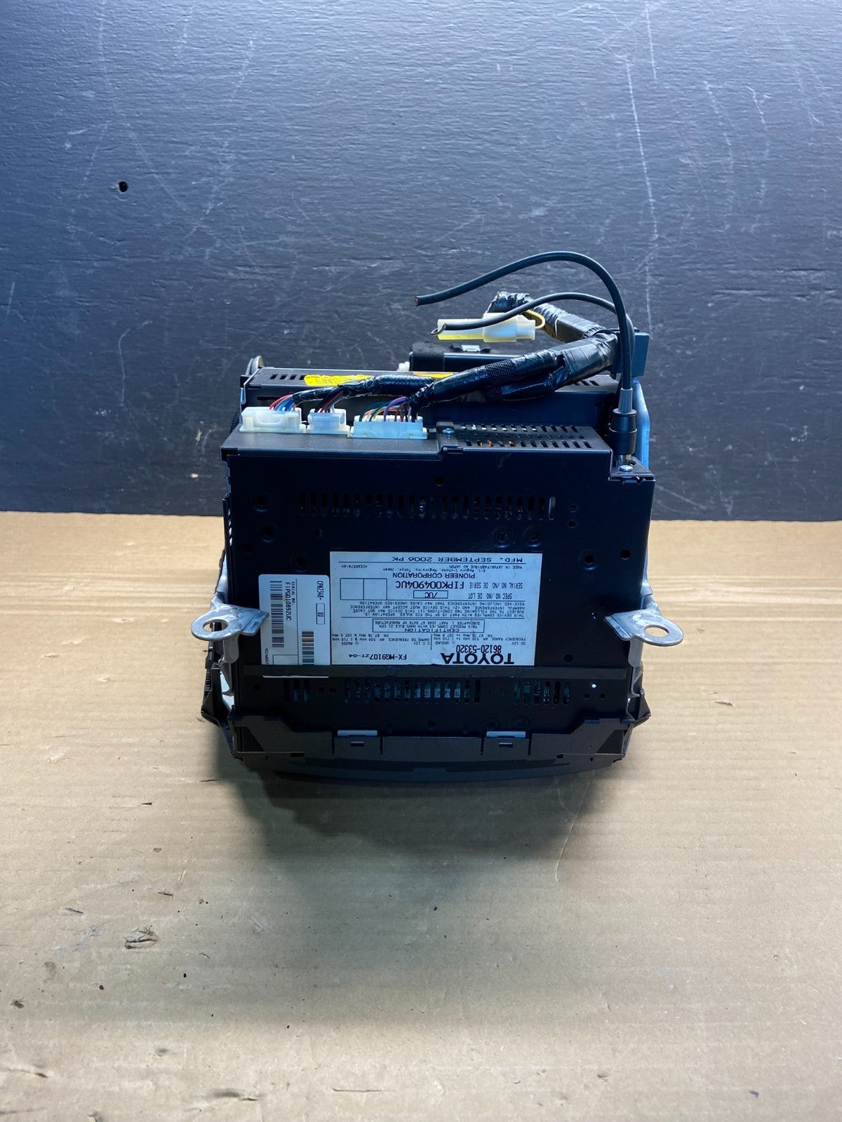 2009 to 2011 Lexus IS250 Screen Radio AM-FM CD Tuner Head Unit ae4583 DG4
