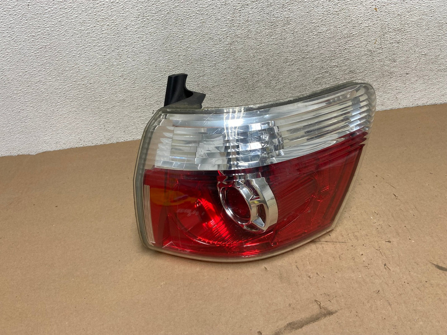 2007 to 2012 GMC Acadia Halogen Tail Light Right Passenger RH Side AG3384 LK0