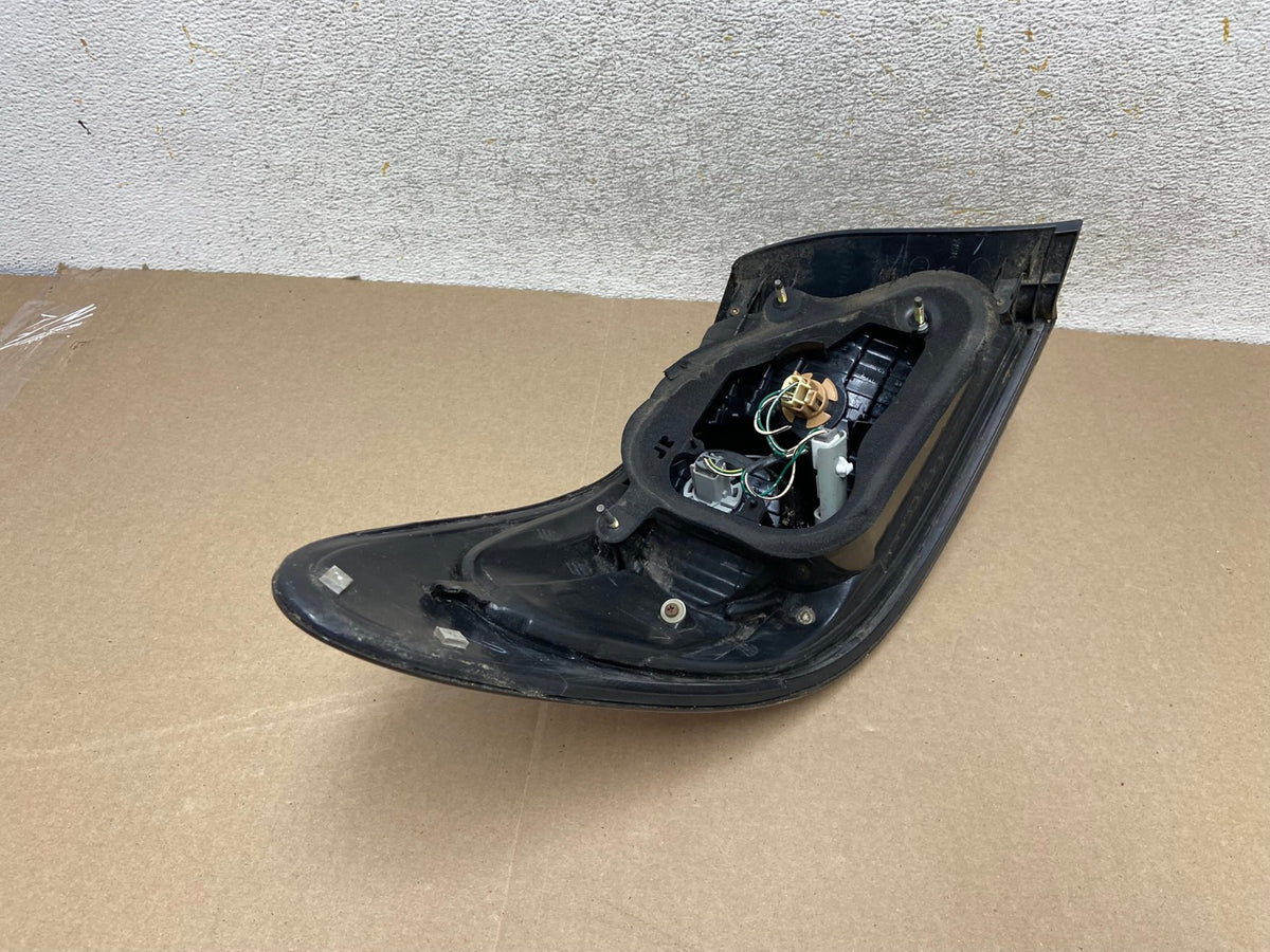 2002 to 2004 Lexus ES300 ES330 Right Passenger Side Tail Light AH6644 LK4
