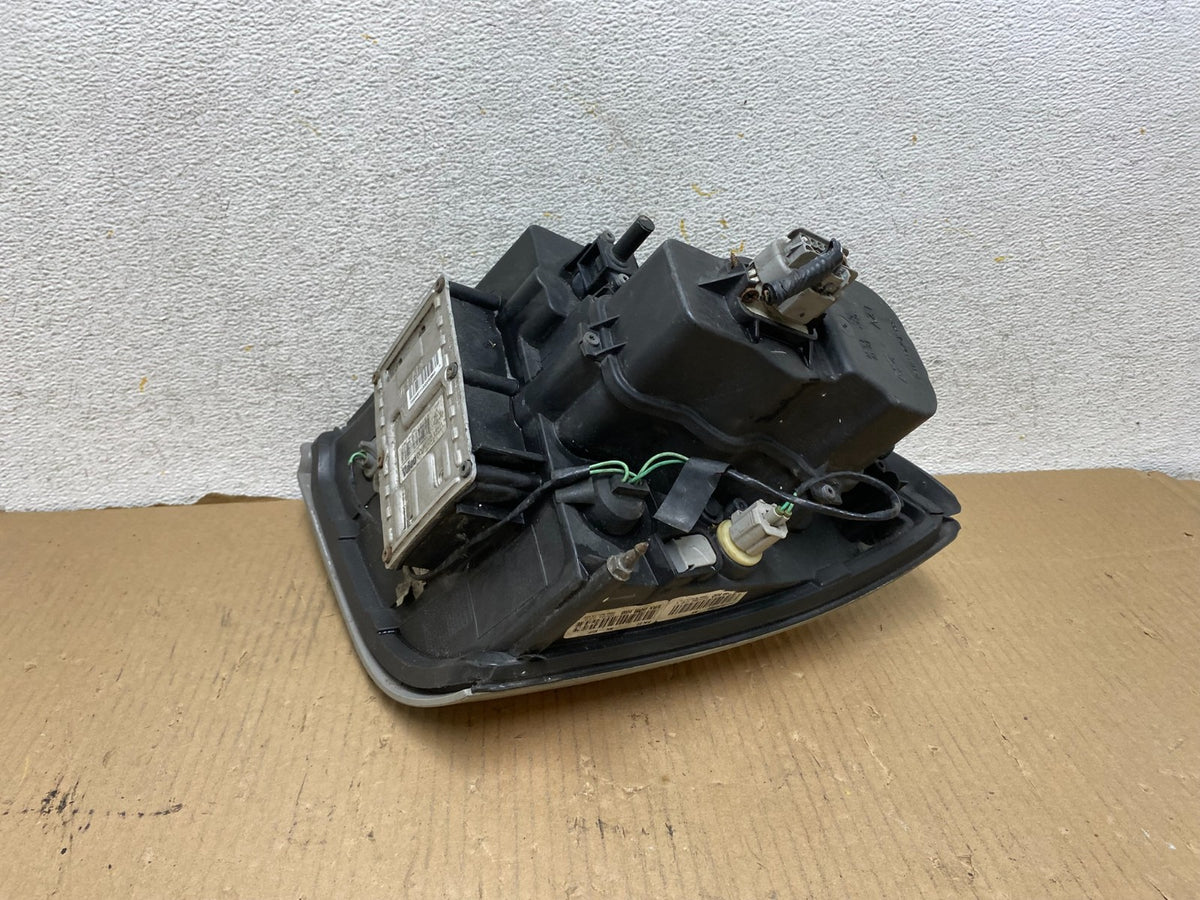 2004 to 2009 Cadillac SRX Right Passenger RH Side Xenon Headlight AH3070 DW5