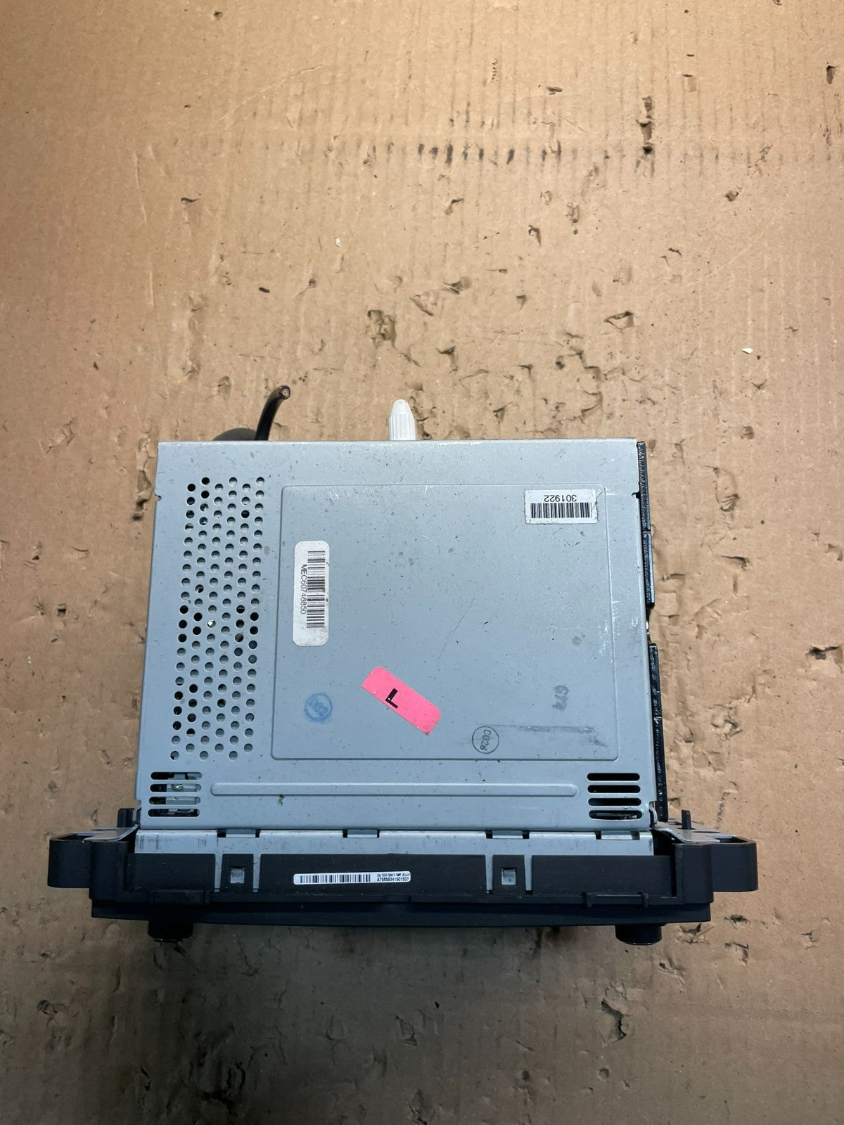 2010 to 2012 Buick Enclave Radio Stereo CD Player Screen Display U1490 DG4