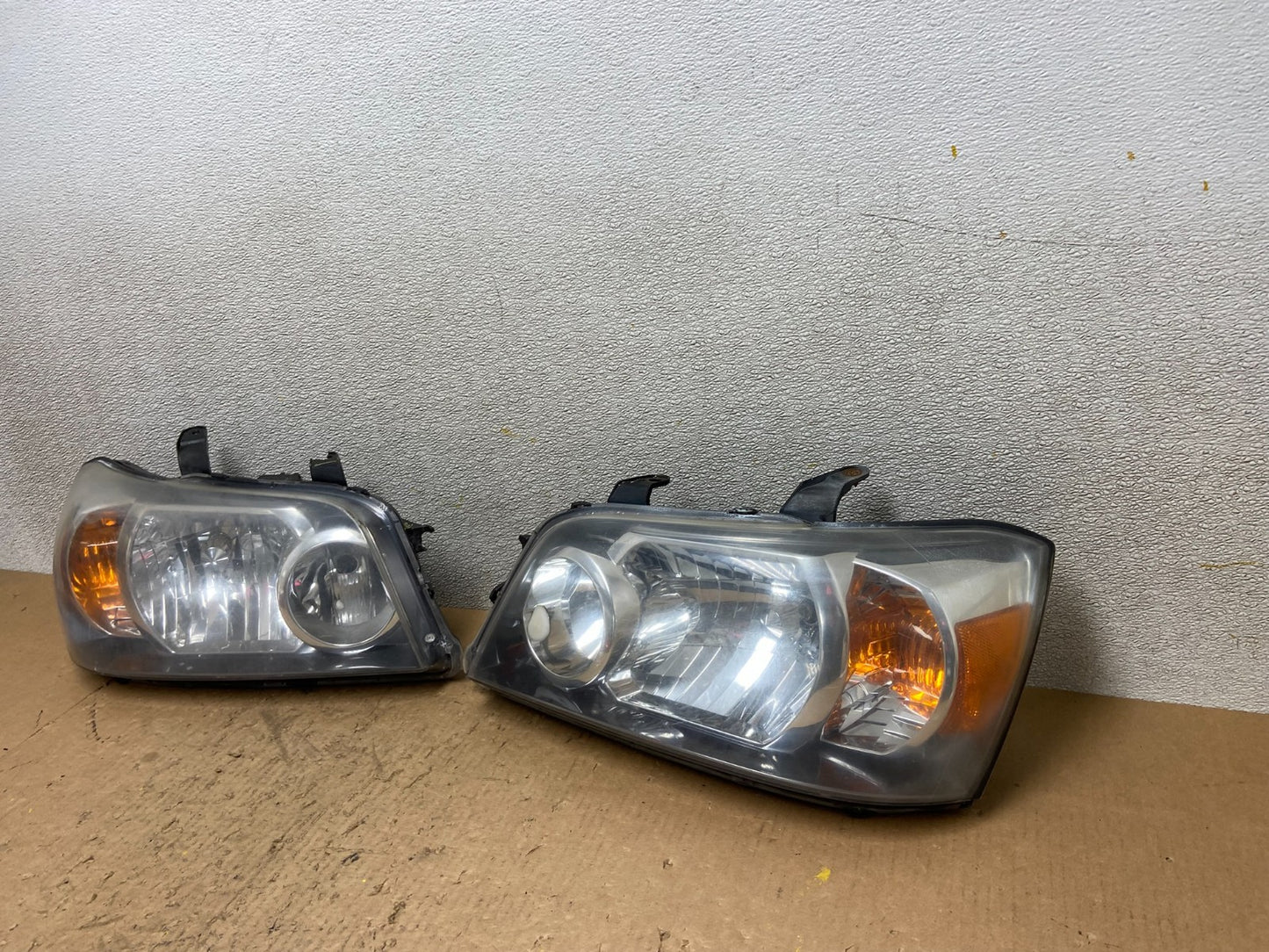 2004 2005 2006 Toyota Highlander Headlights Left+Right Side AA0095 DW1