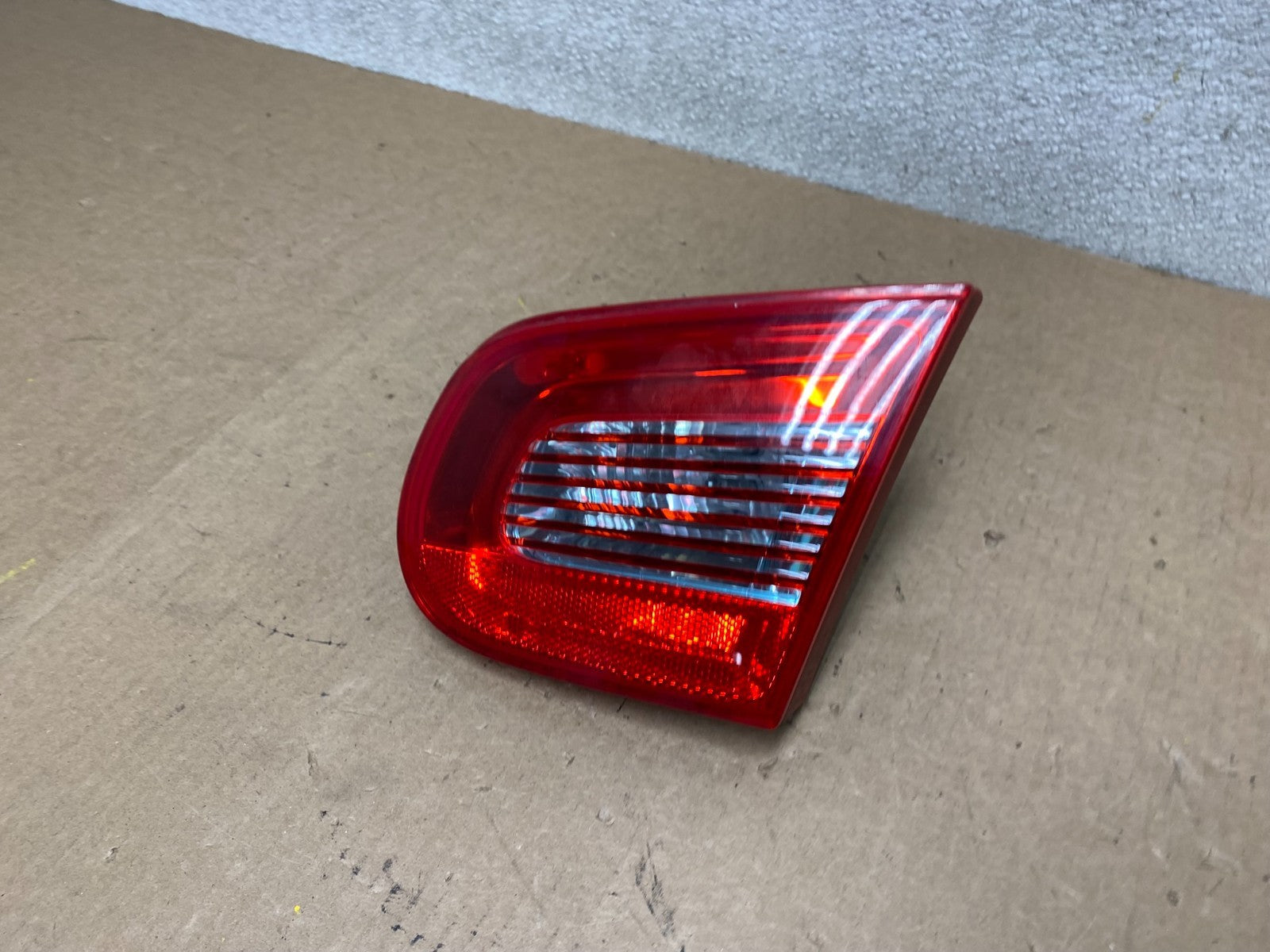 2007 2008 2009 2011 Volkswagen Eos Right Passenger Rh Tail Light inner W85741