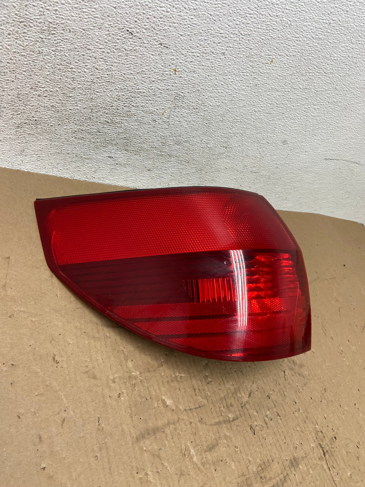 2004 to 2005 Toyota Sienna Left Driver LH Side Tail Light AD7795 LK2